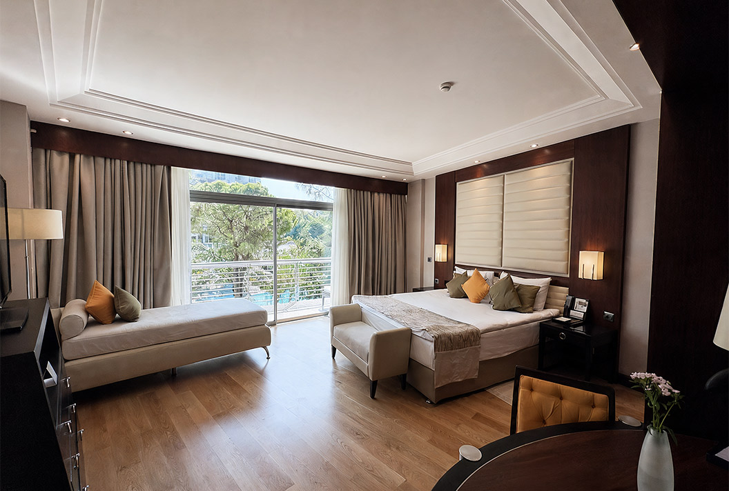 Calista Luxury Resort Corner Suit Card