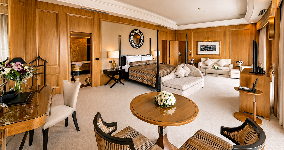 Calista Luxury Resort King Suit Banner