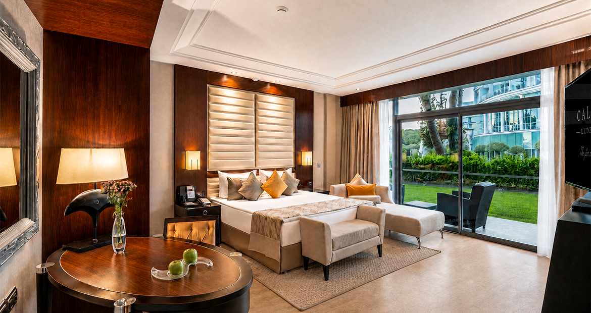 Calista Luxury Resort Coner Suit Banner