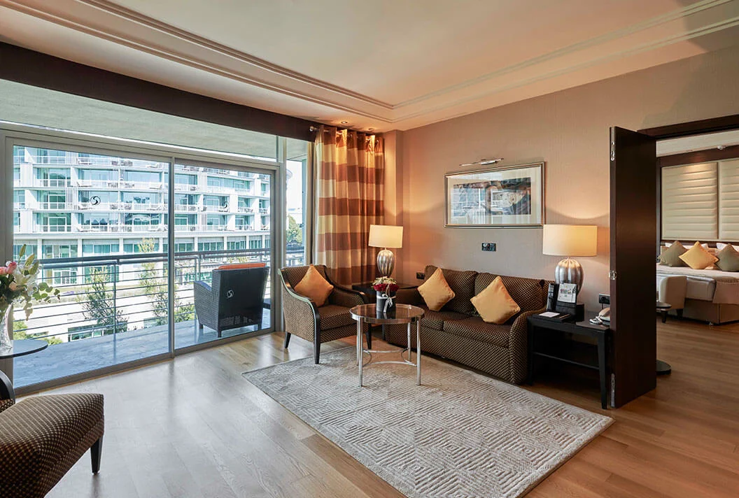 Corner Suite