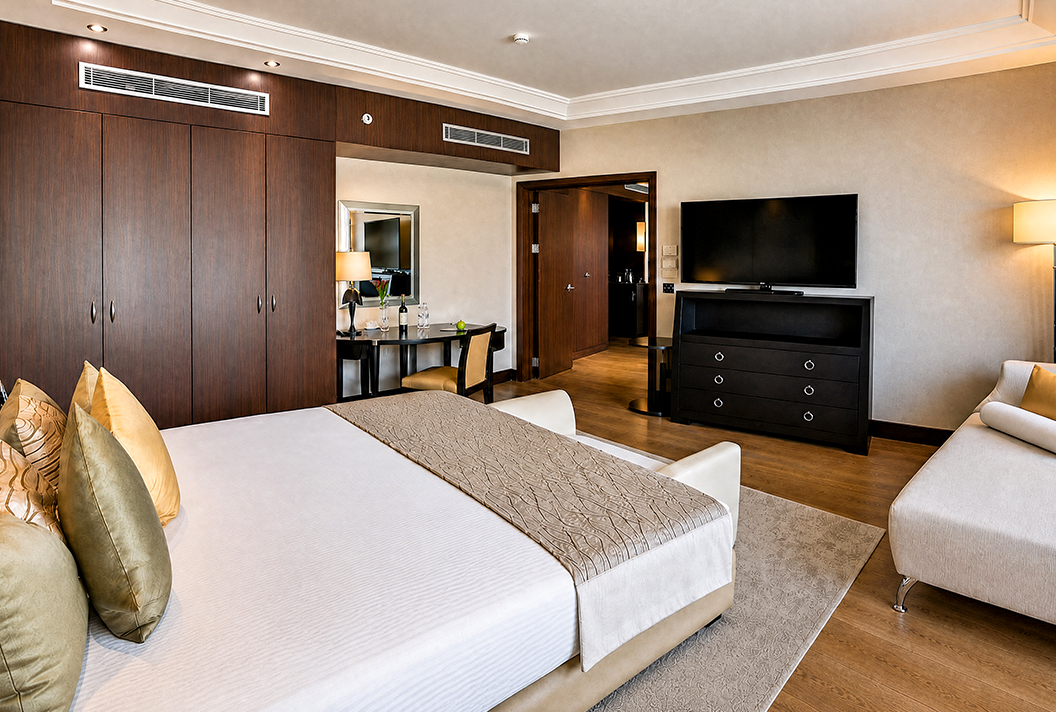 Calista Luxury Resort Coner Suit List Card3