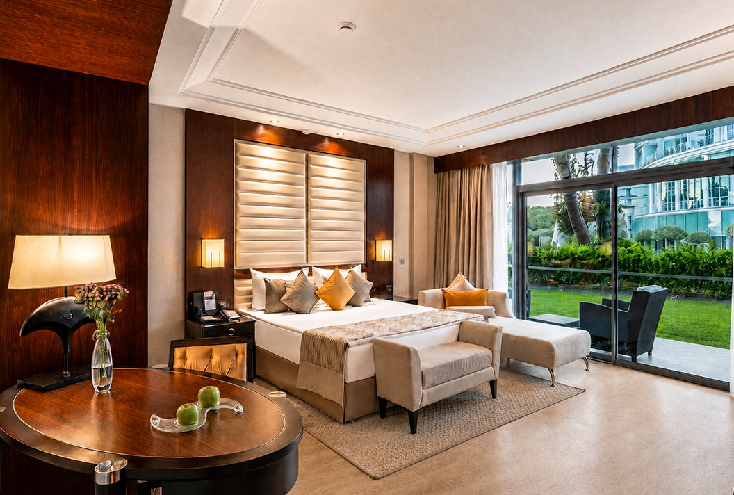 Calista Luxury Resort Coner Suit List Card
